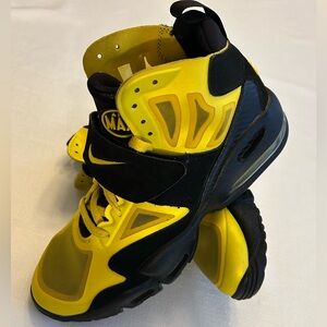 Vintage Nike Air Max Express Yellow & Black Sneakers